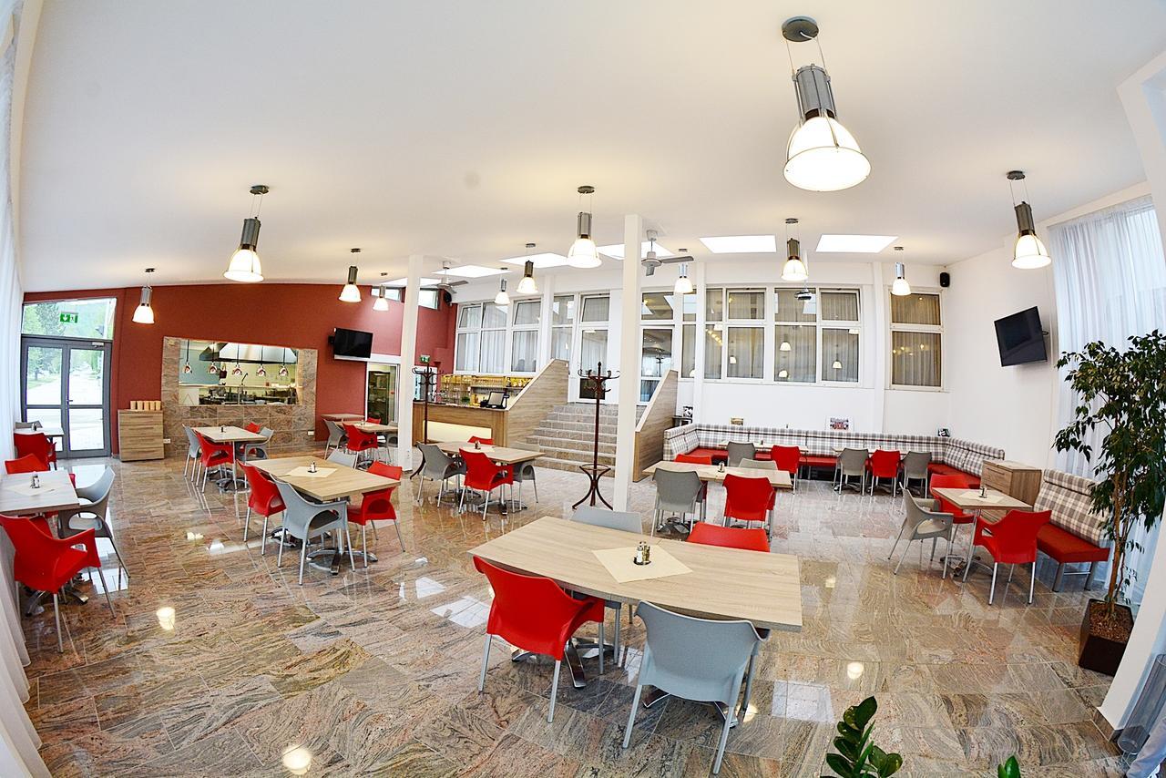 Alexandra Sport Hotel Púchov المظهر الخارجي الصورة